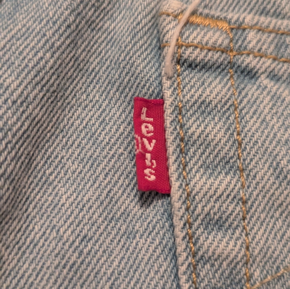 NWT Levi's Women's Light Blue 501 Denim Shorts - Picture 7 of 7